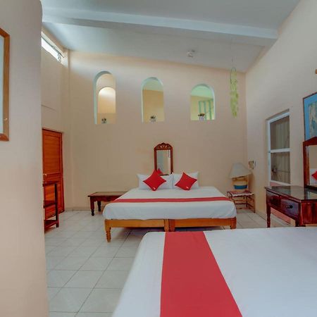 Oyo Hotel Casa Ada Сиуатанехо Екстериор снимка