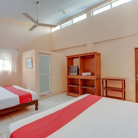 Oyo Hotel Casa Ada Сиуатанехо Екстериор снимка