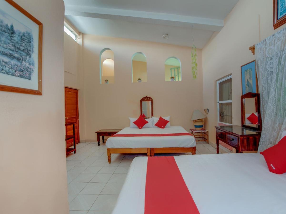 Oyo Hotel Casa Ada Сиуатанехо Екстериор снимка