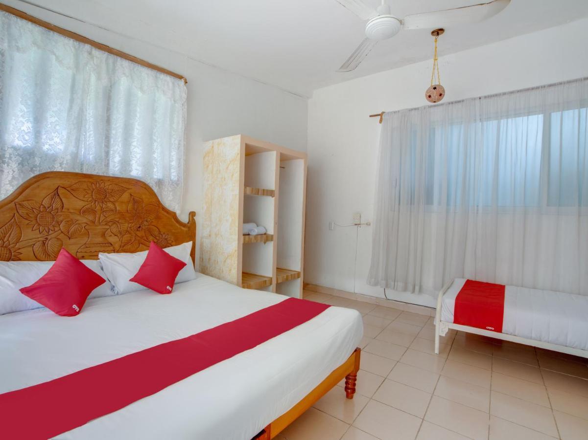 Oyo Hotel Casa Ada Сиуатанехо Екстериор снимка