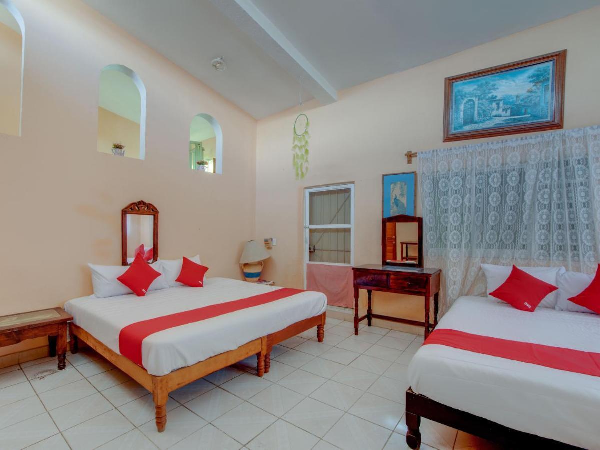 Oyo Hotel Casa Ada Сиуатанехо Екстериор снимка