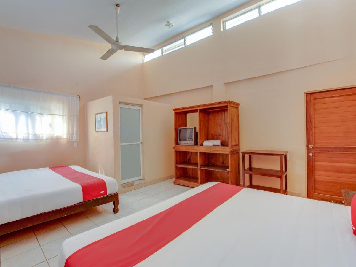 Oyo Hotel Casa Ada Сиуатанехо Екстериор снимка
