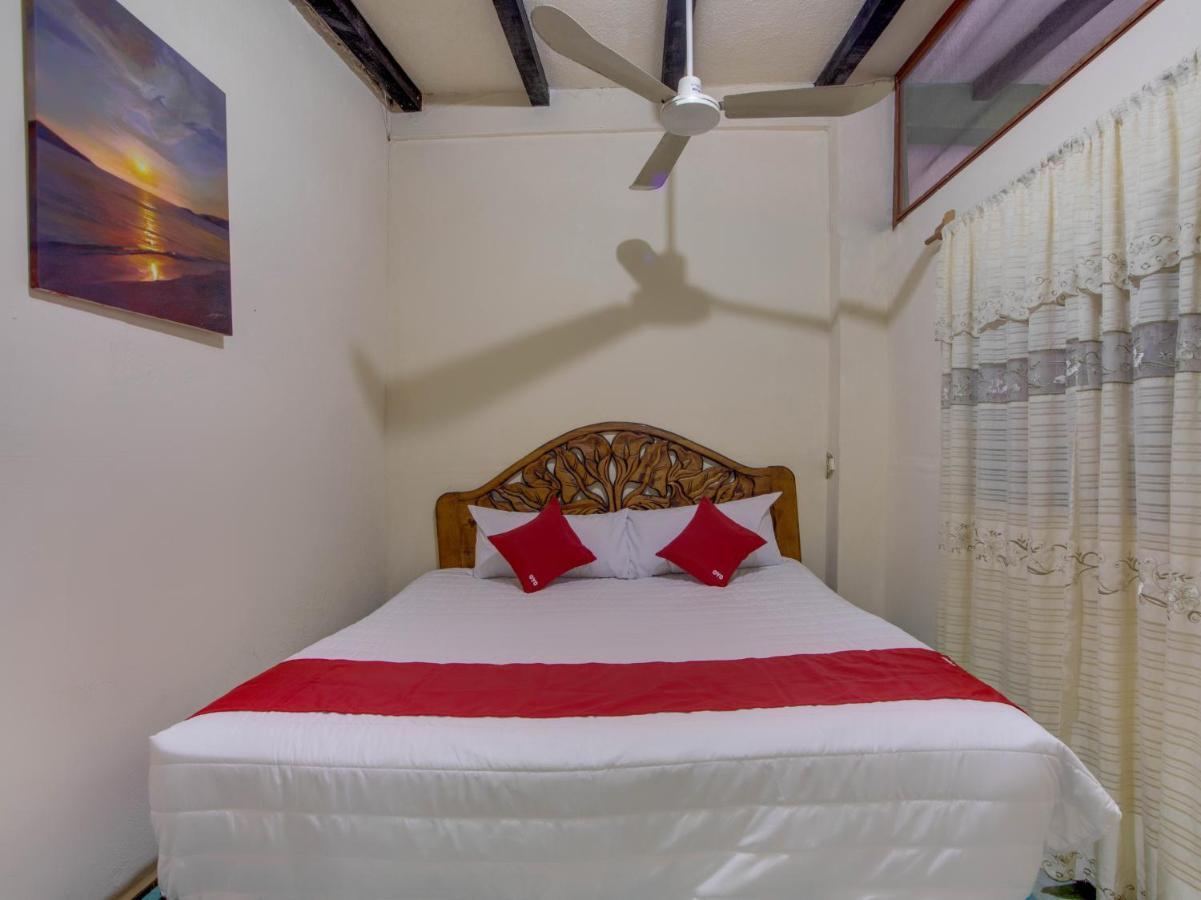 Oyo Hotel Casa Ada Сиуатанехо Екстериор снимка