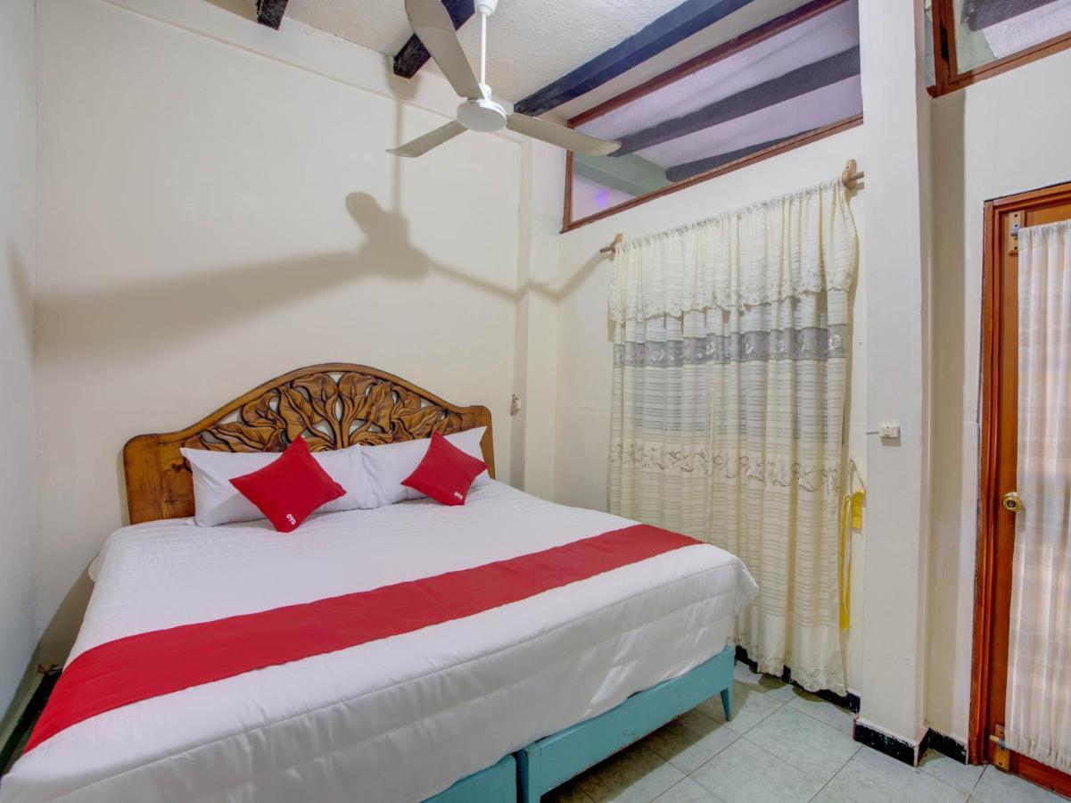 Oyo Hotel Casa Ada Сиуатанехо Екстериор снимка
