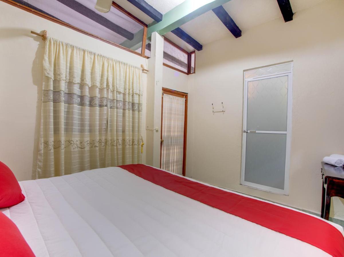 Oyo Hotel Casa Ada Сиуатанехо Екстериор снимка
