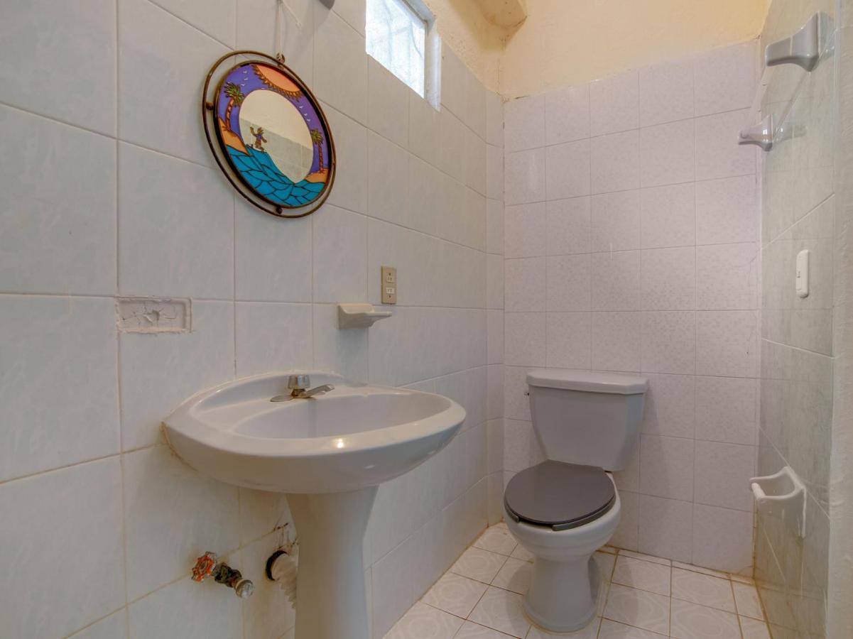 Oyo Hotel Casa Ada Сиуатанехо Екстериор снимка