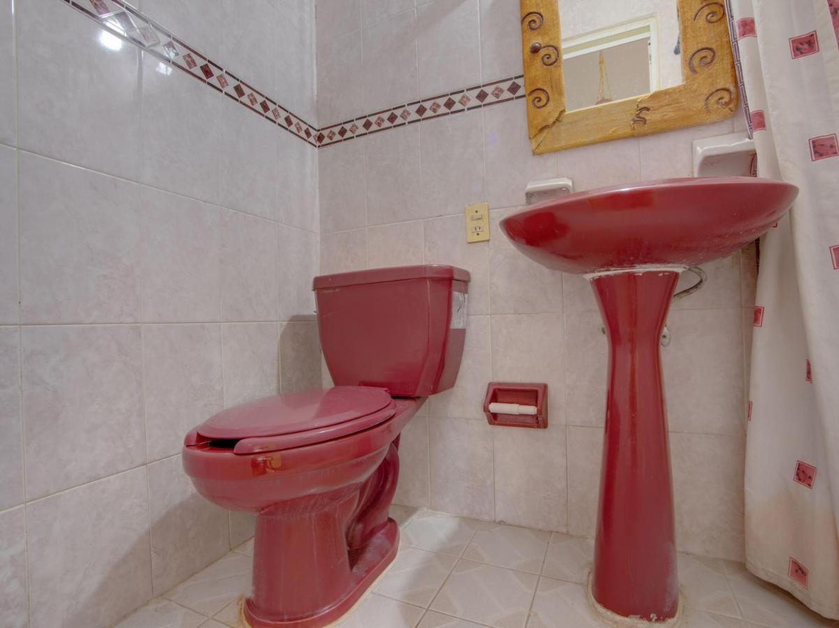 Oyo Hotel Casa Ada Сиуатанехо Екстериор снимка