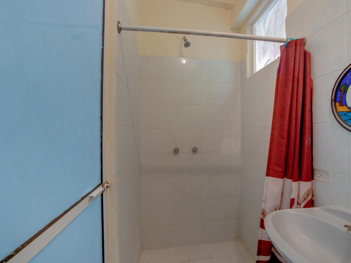 Oyo Hotel Casa Ada Сиуатанехо Екстериор снимка