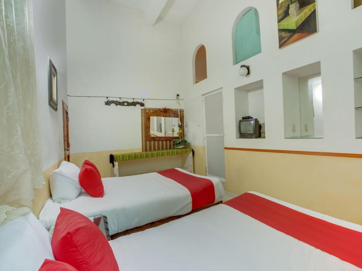 Oyo Hotel Casa Ada Сиуатанехо Екстериор снимка