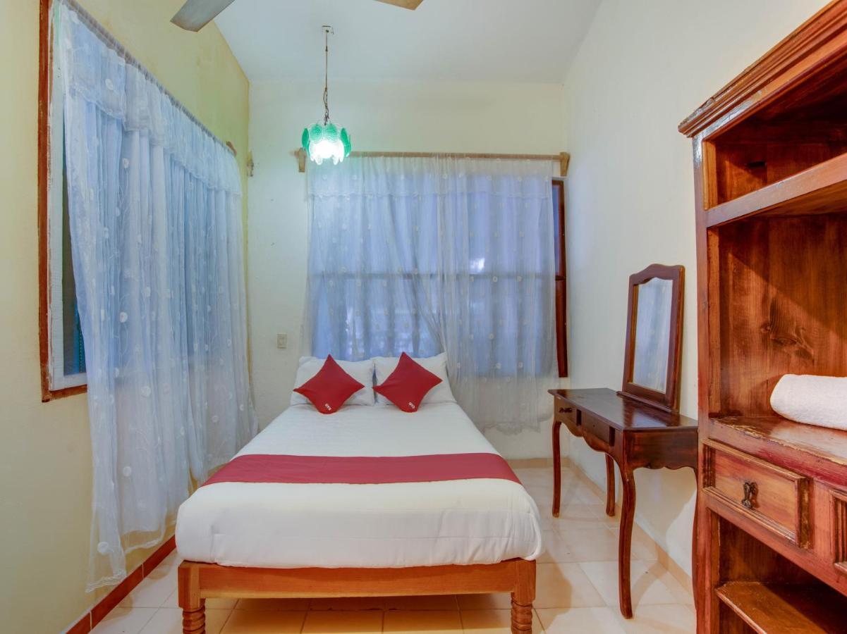 Oyo Hotel Casa Ada Сиуатанехо Екстериор снимка
